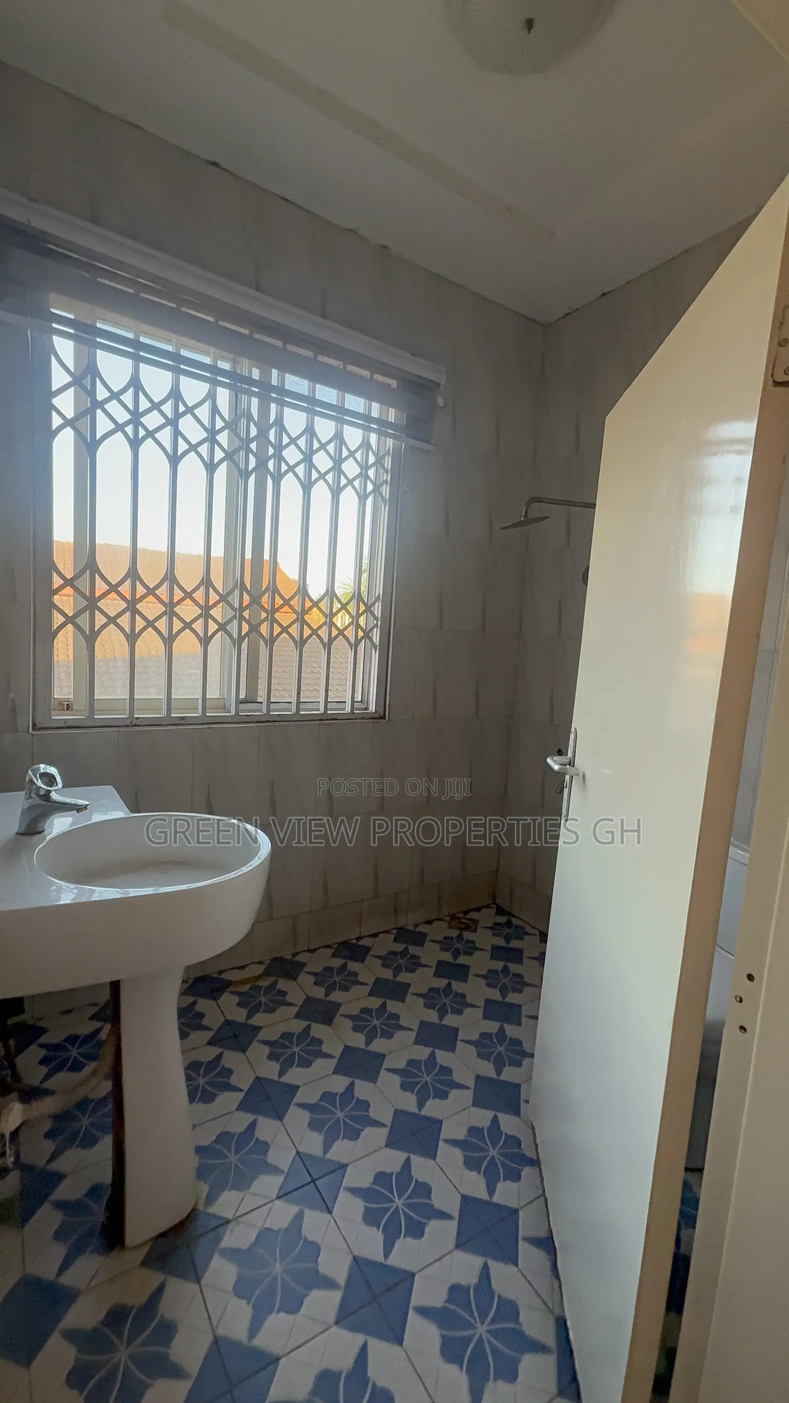 1bdrm Apartment in West Hills Mall Area for rent