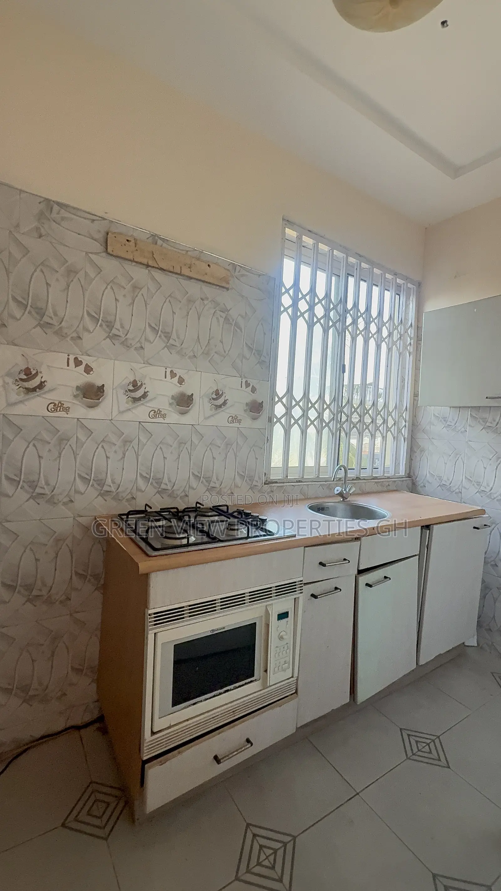 1bdrm Apartment in West Hills Mall Area for rent