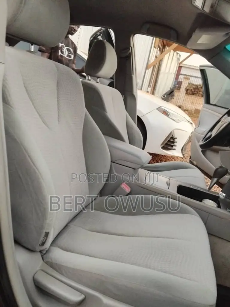 Toyota Camry 2011 Gray