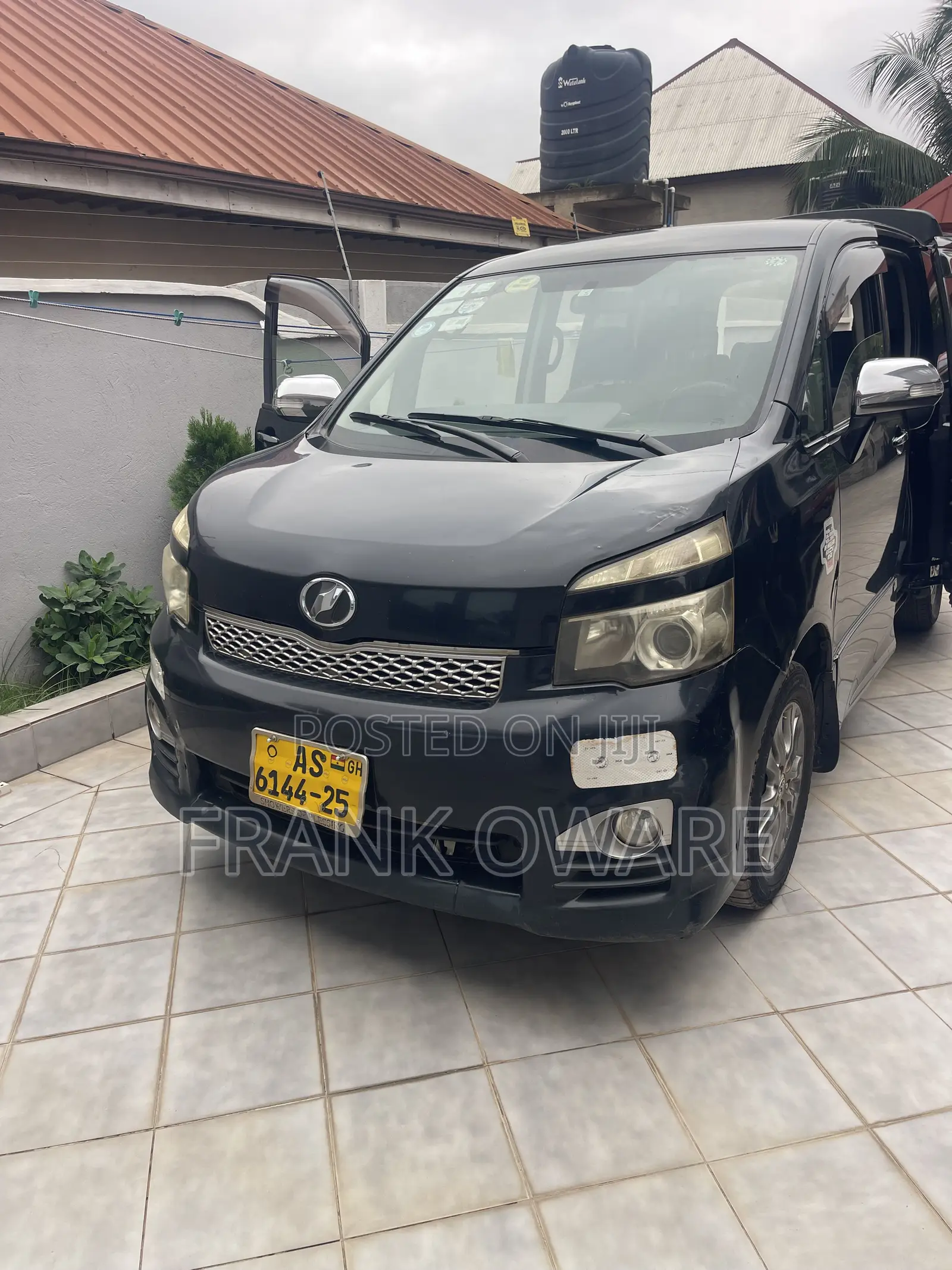 Toyota Voxy X 2WD 8-Seater 2013 Black