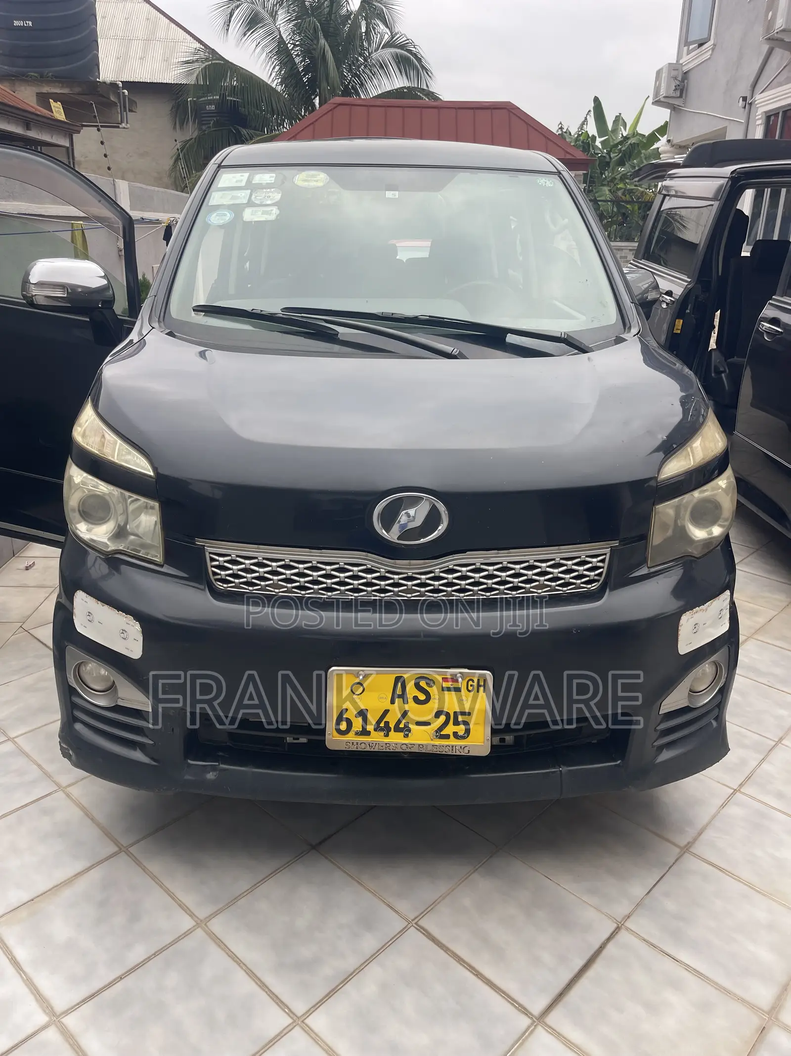 Toyota Voxy X 2WD 8-Seater 2013 Black
