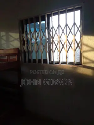 1bdrm Apartment in Hostel Room, Zongo Junction for rent