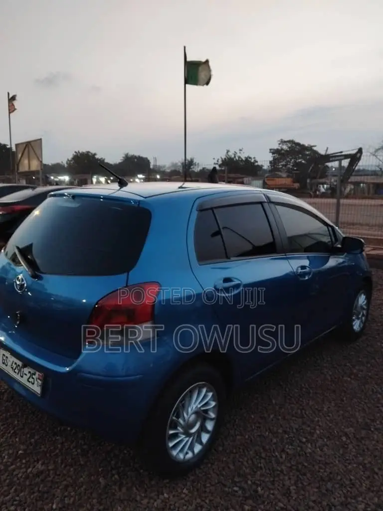 Toyota Vitz 2010 Blue