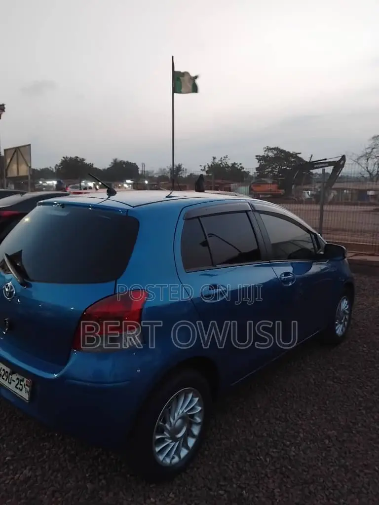 Toyota Vitz 2010 Blue