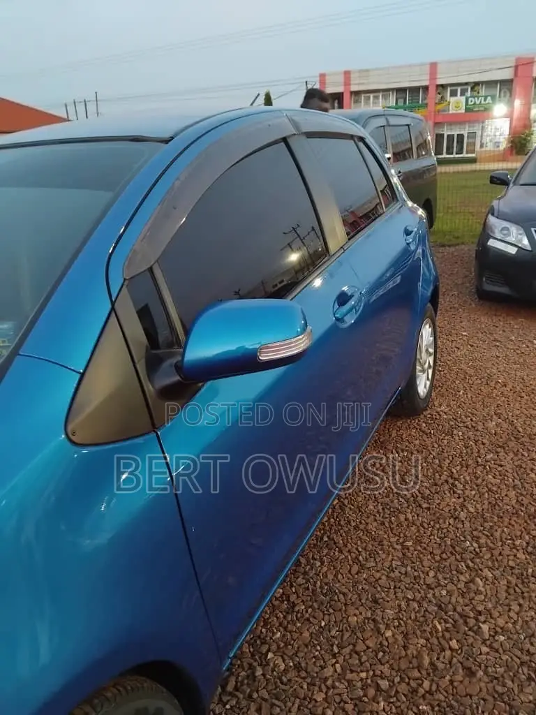 Toyota Vitz 2010 Blue
