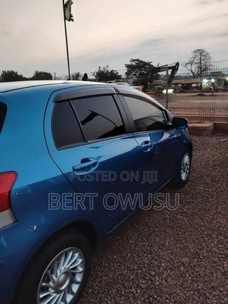 Toyota Vitz 2010 Blue
