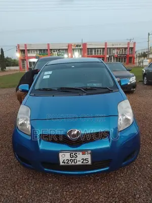 Toyota Vitz 2010 Blue