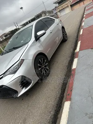 Toyota Corolla SE Special Edition 4dr Sedan (1.8L 4cyl CVT) 2017 Silver