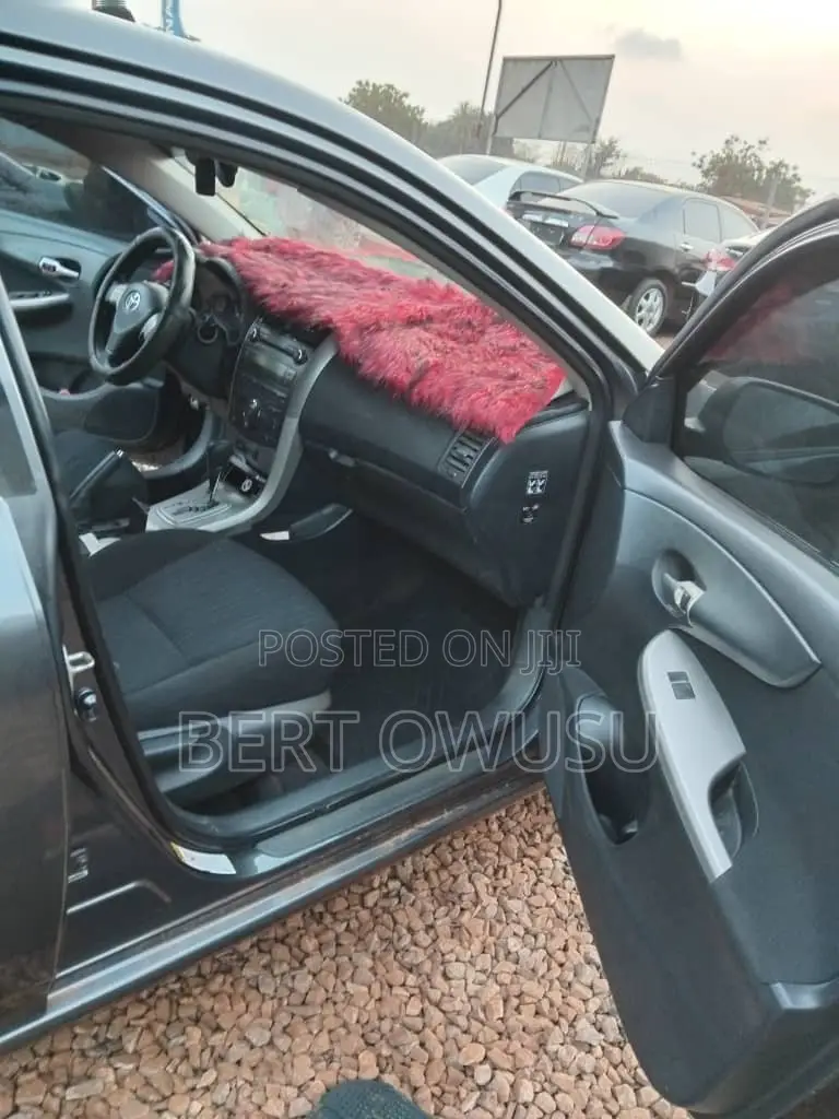 Toyota Corolla 2011 Gray
