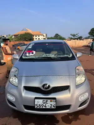 Toyota Vitz 1.5 FWD 3dr 2010 Gray