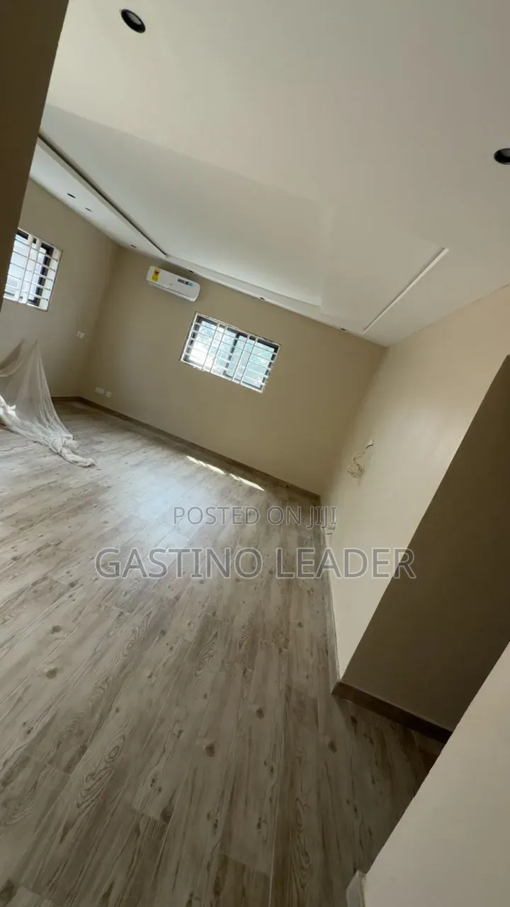 5bdrm House in Ashongman Estate, Police Station for sale