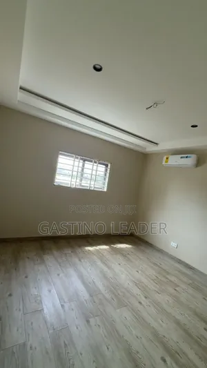 5bdrm House in Ashongman Estate, Police Station for sale