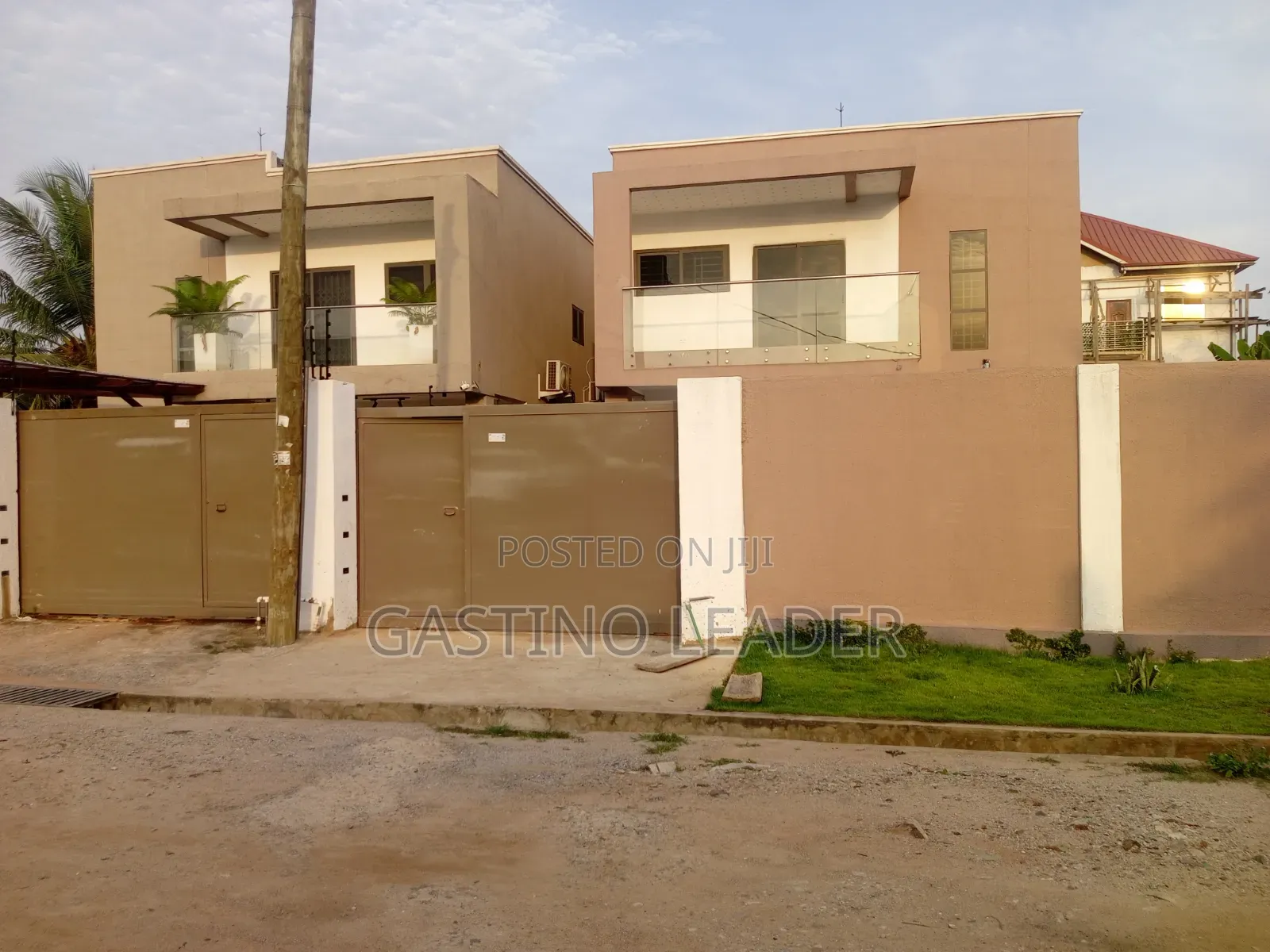 5bdrm House in Ashongman Estate, Police Station for sale