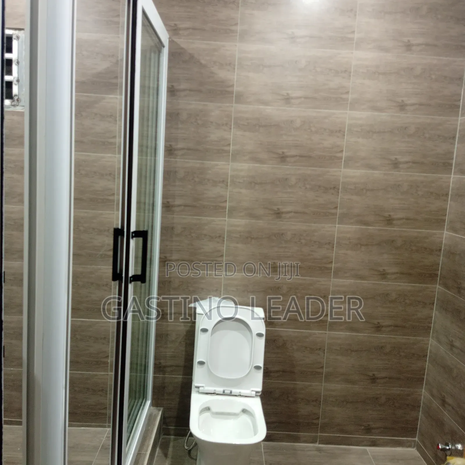 5bdrm House in Ashongman Estate, Police Station for sale