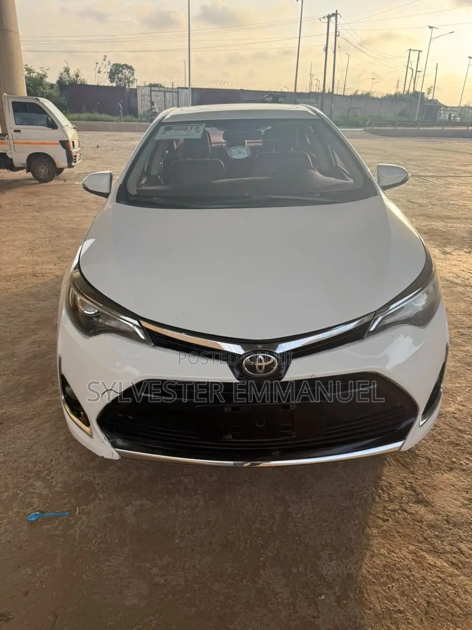 Toyota Corolla LE (1.8L 4cyl 2A) 2019 White