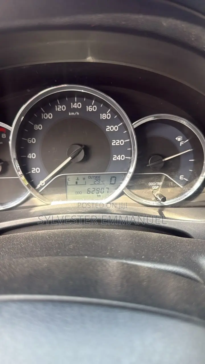 Toyota Corolla LE (1.8L 4cyl 2A) 2019 White
