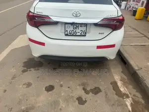 Toyota Corolla LE (1.8L 4cyl 2A) 2019 White