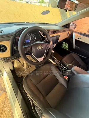 Toyota Corolla LE (1.8L 4cyl 2A) 2019 White
