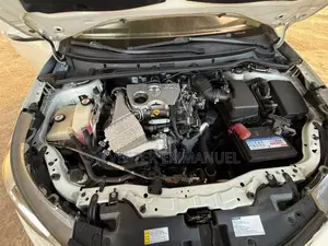 Toyota Corolla LE (1.8L 4cyl 2A) 2019 White
