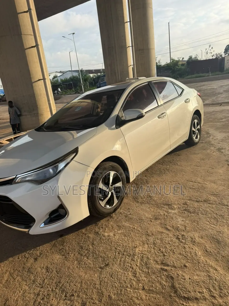 Toyota Corolla LE (1.8L 4cyl 2A) 2019 White