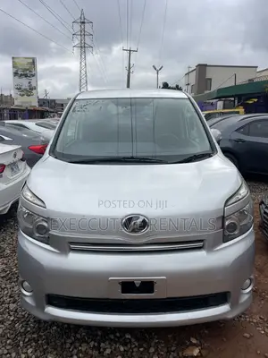 Toyota Voxy 2013 Silver