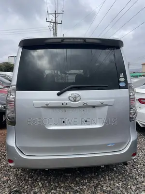 Toyota Voxy 2013 Silver