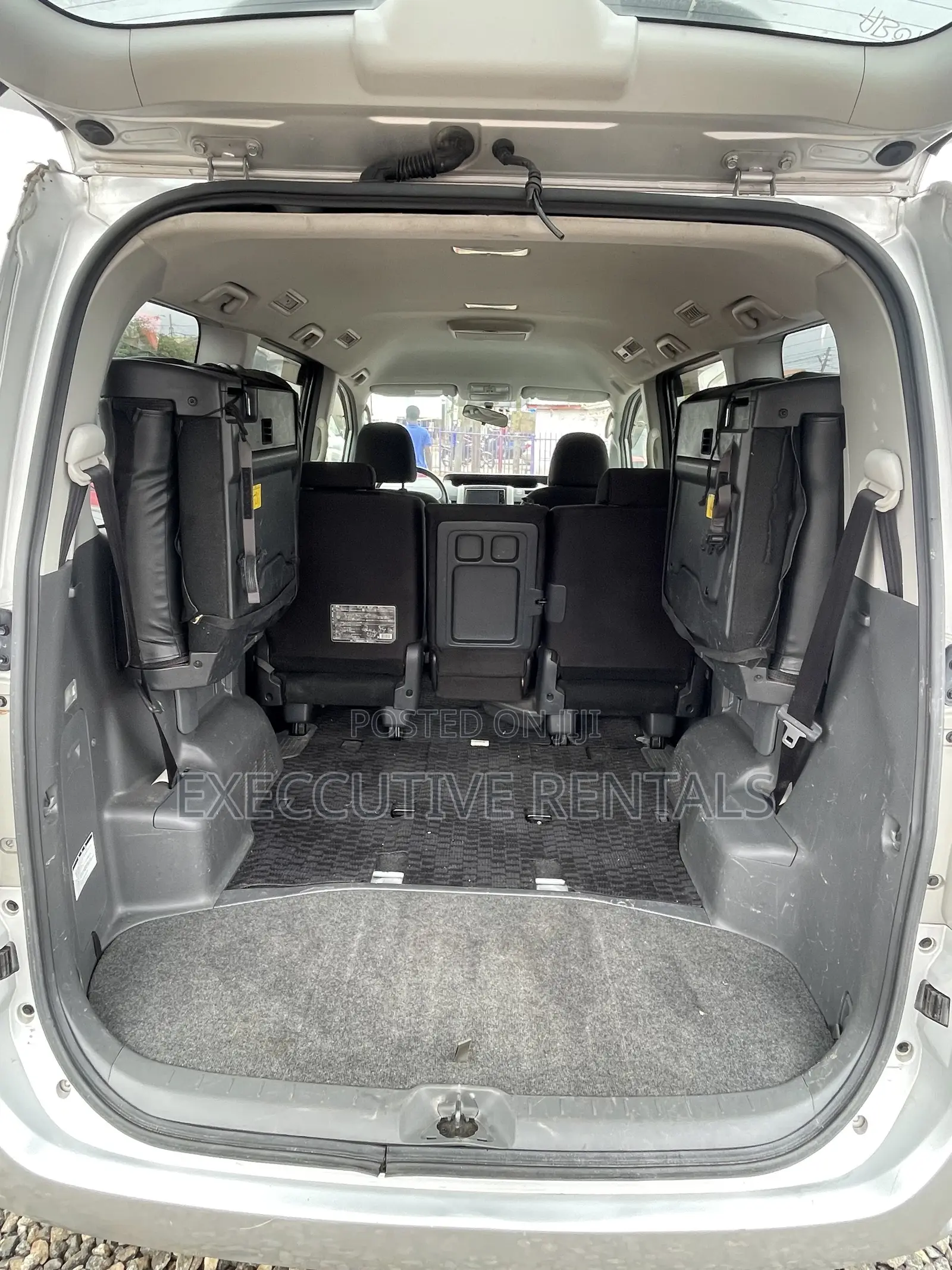 Toyota Voxy 2013 Silver