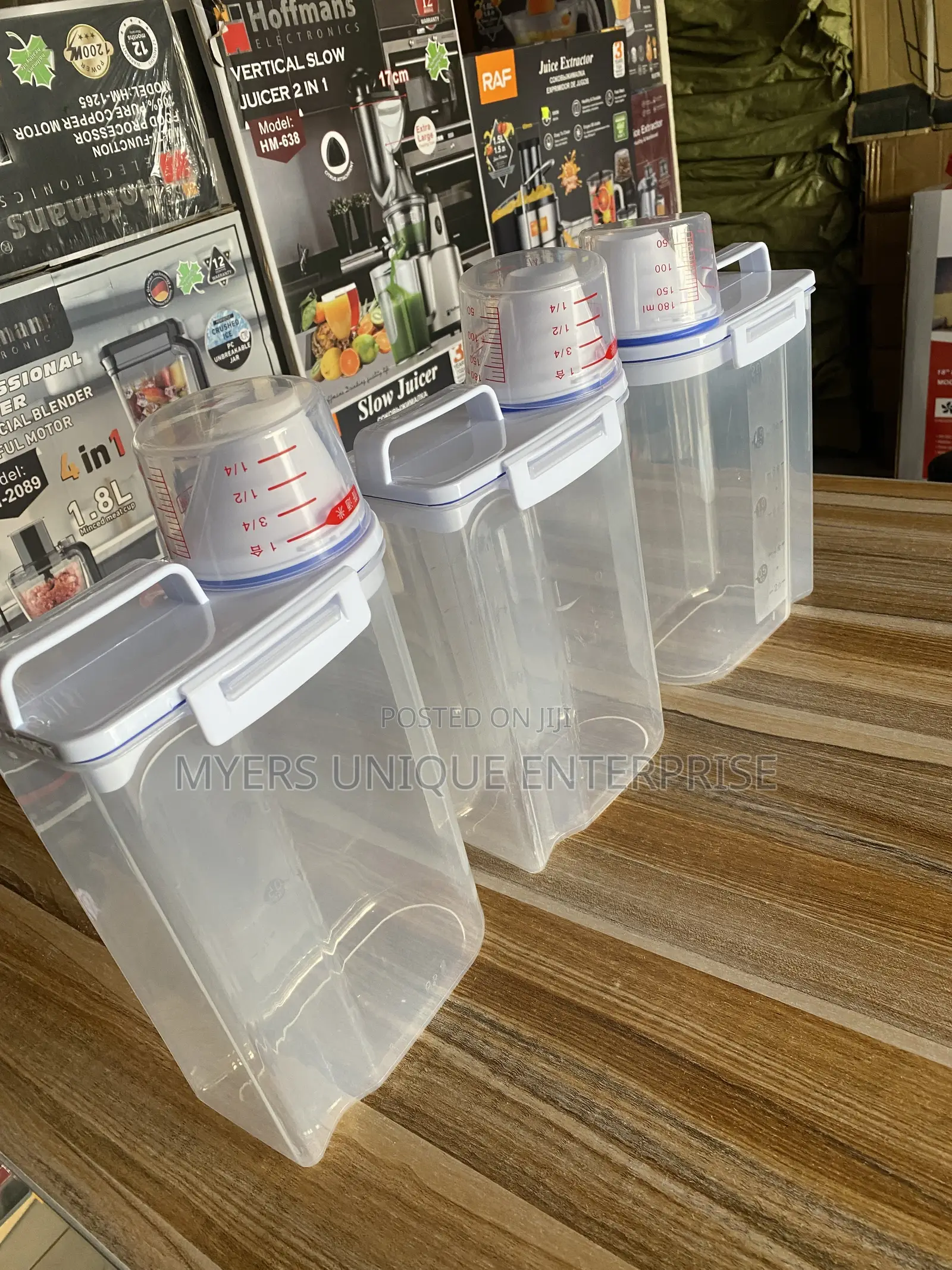 2.3L Dry Food Storage Box With Pouring Nozzle