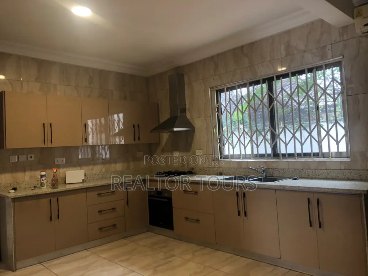 4bdrm House in Airport Residential Area for rent