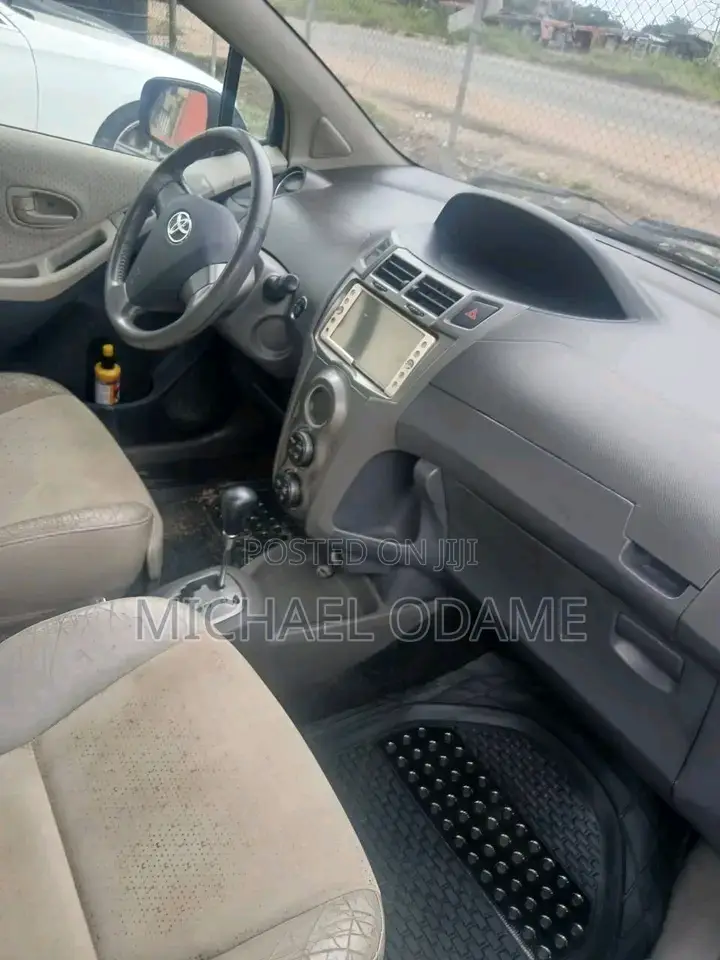 Toyota Vitz 2010 Blue