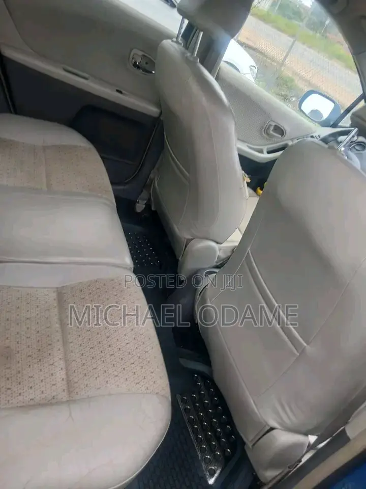 Toyota Vitz 2010 Blue