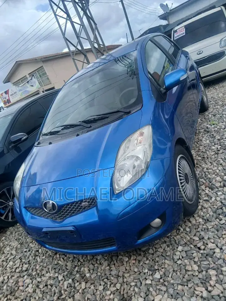 Toyota Vitz 2010 Blue
