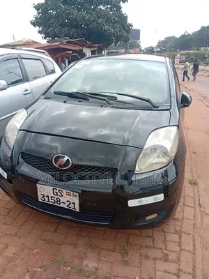 Toyota Vitz 1.3 AWD 5dr 2010 Black