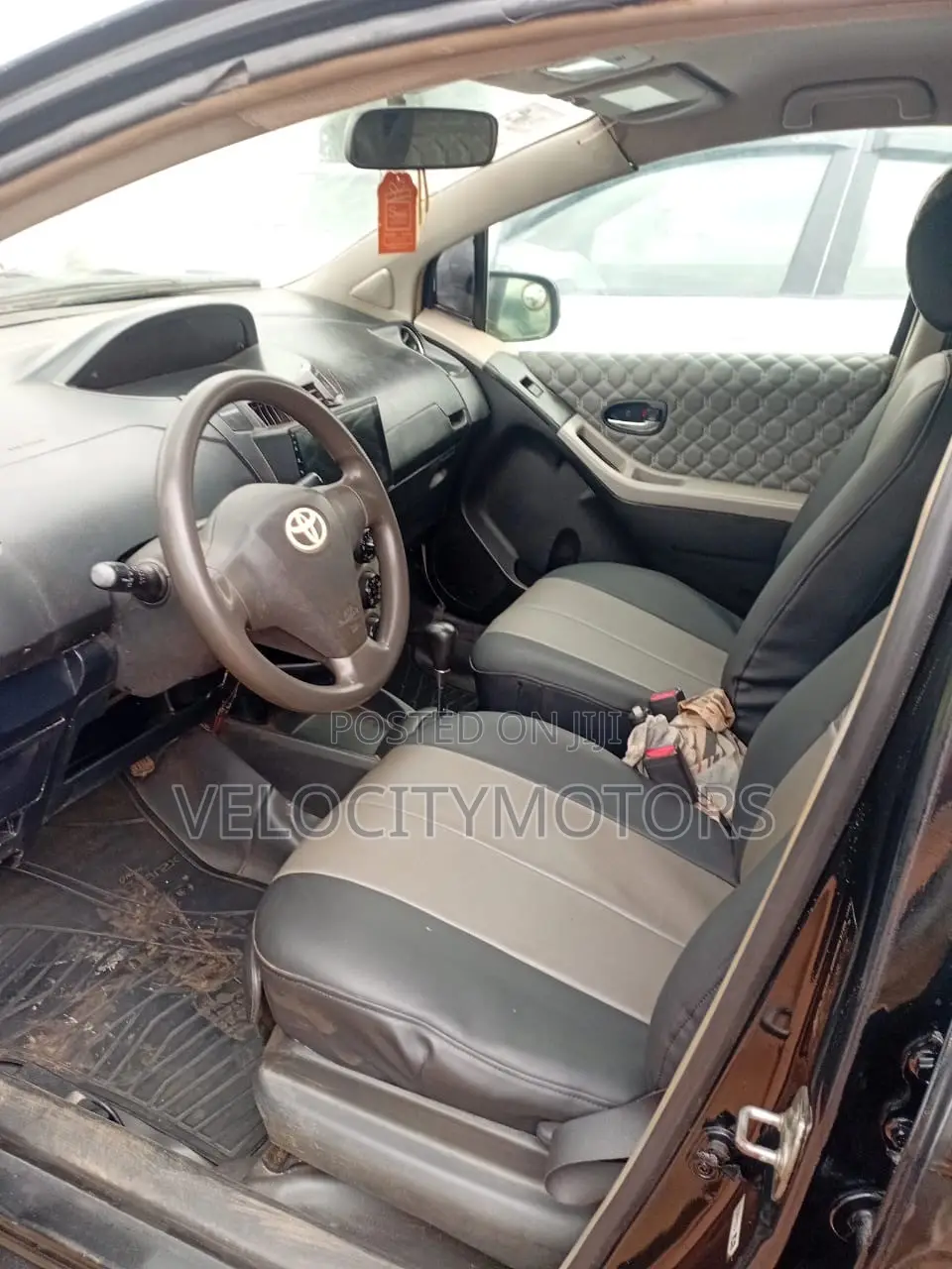 Toyota Vitz 1.3 AWD 5dr 2010 Black