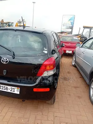 Toyota Vitz 1.3 AWD 5dr 2010 Black