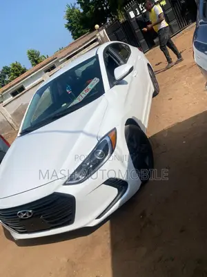 Hyundai Elantra SE Sedan FWD (2.0L 4cyl 6M) 2017 White