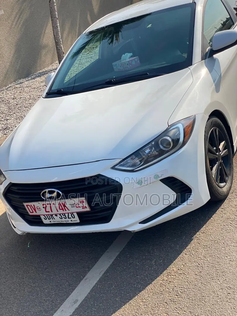 Hyundai Elantra SE Sedan FWD (2.0L 4cyl 6M) 2017 White