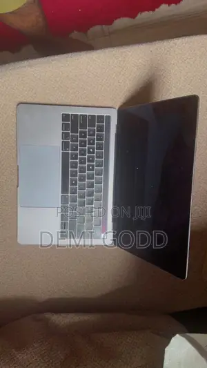Laptop Apple MacBook 2018 16GB Intel Core i7 SSD 512GB