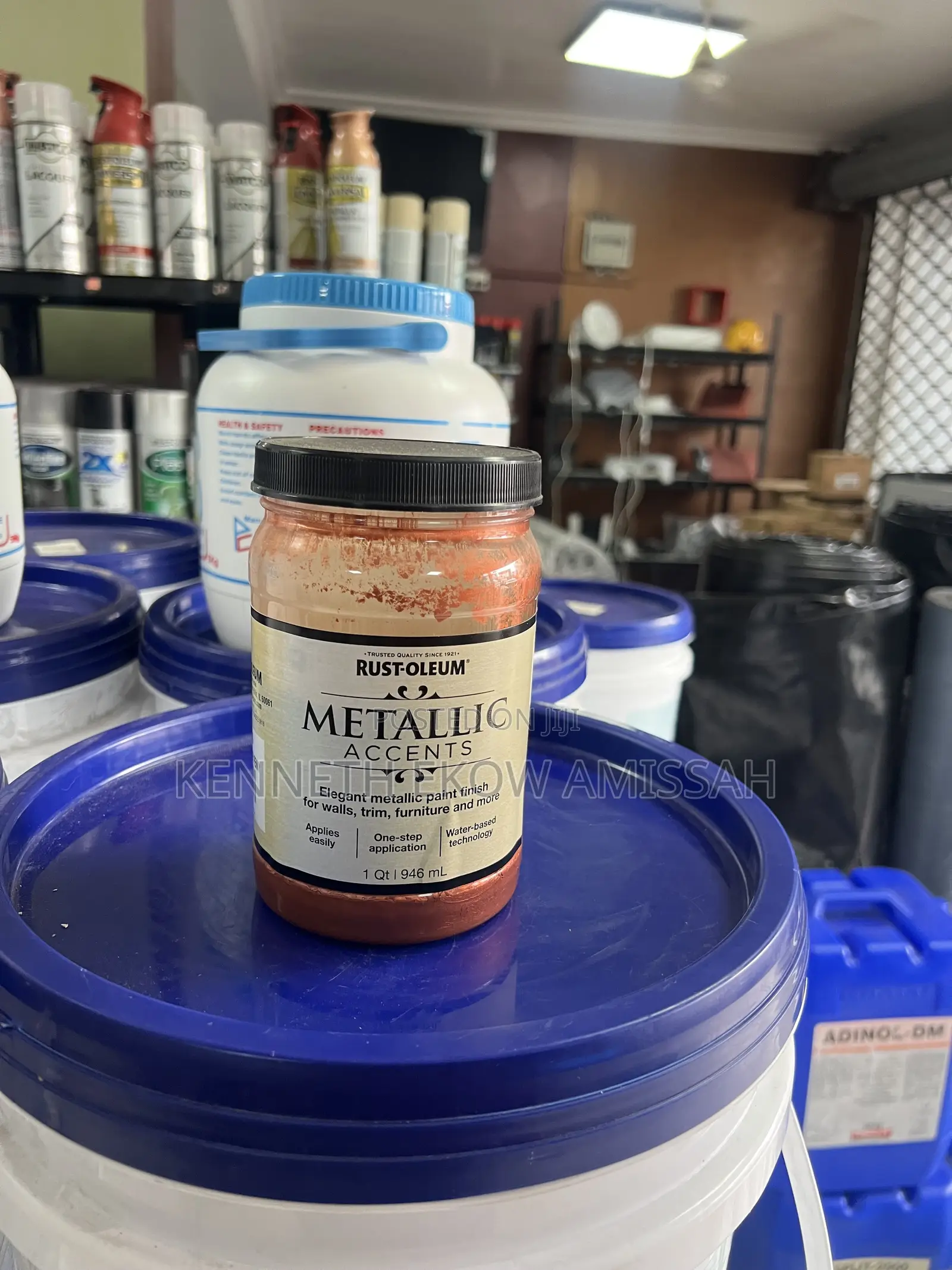 R Rust-Oleum Metallic Accents Water-Based Decorative Paint