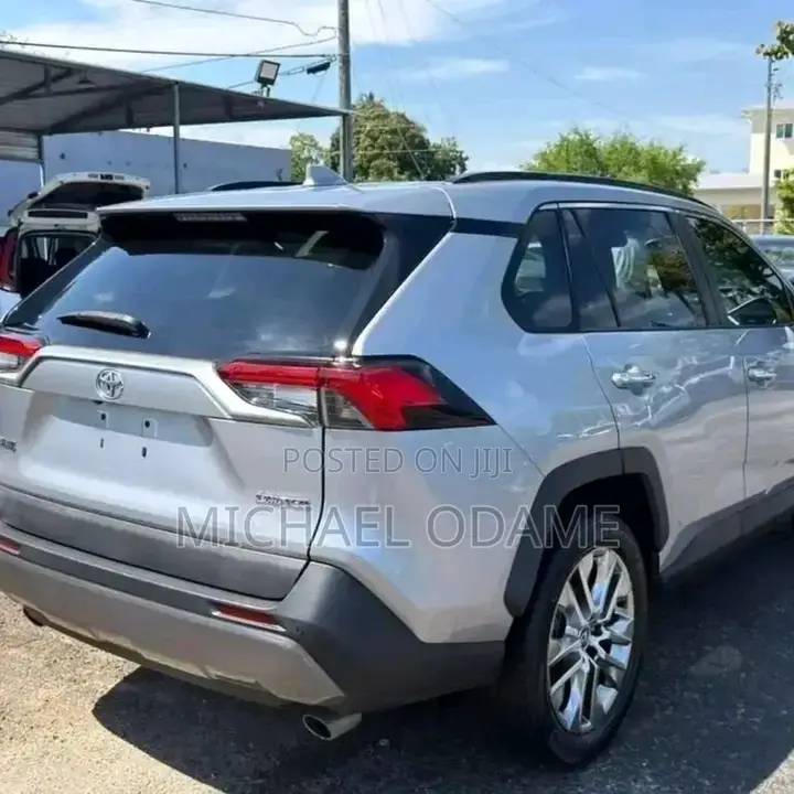 Toyota RAV4 2020 Silver