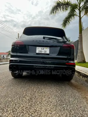Porsche Cayenne GTS AWD 2018 Black