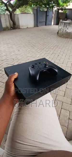 Xbox One X  1tb Loaded With Games Fifa26,forza, Mk  Etc