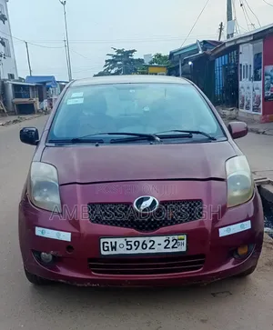 Toyota Yaris L Hatchback 3dr 2012 Burgundy