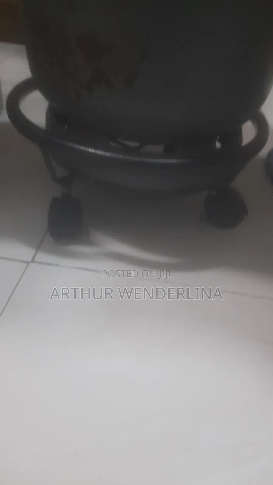 Cylinder Stand With Wheel Under
