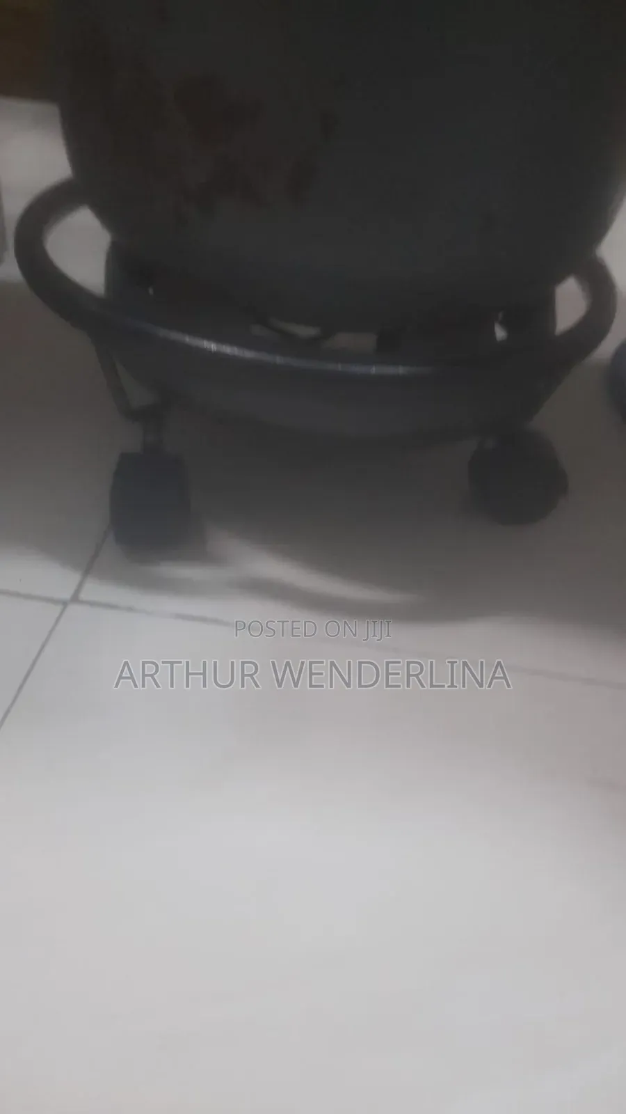 Cylinder Stand With Wheel Under