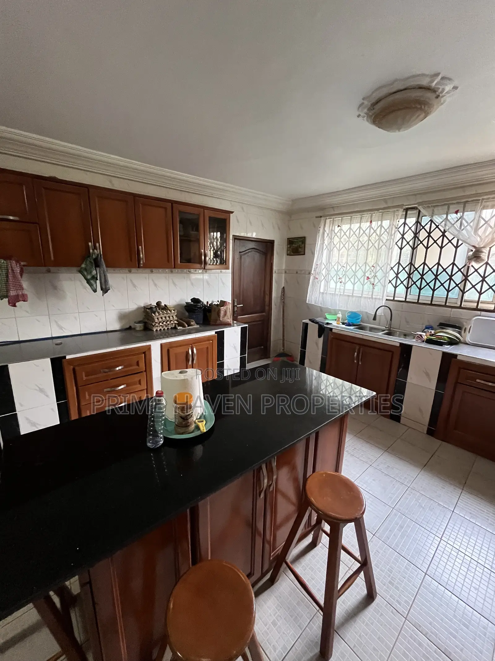 Furnished 10bdrm House in Agbogba for sale