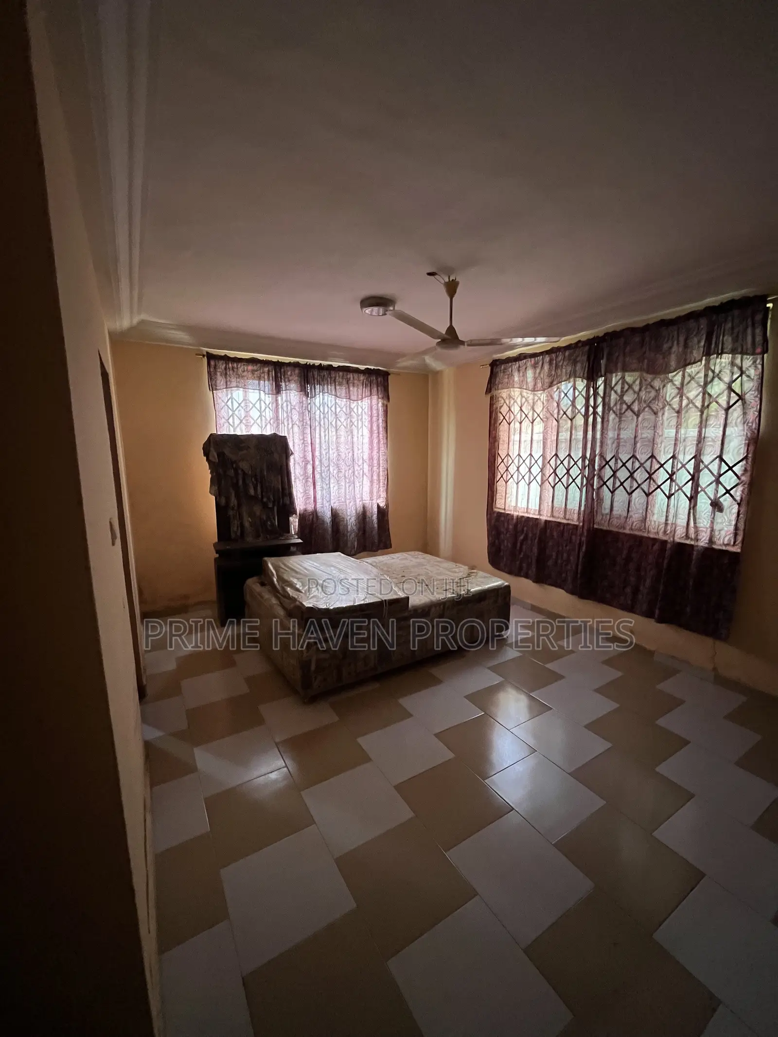 Furnished 10bdrm House in Agbogba for sale