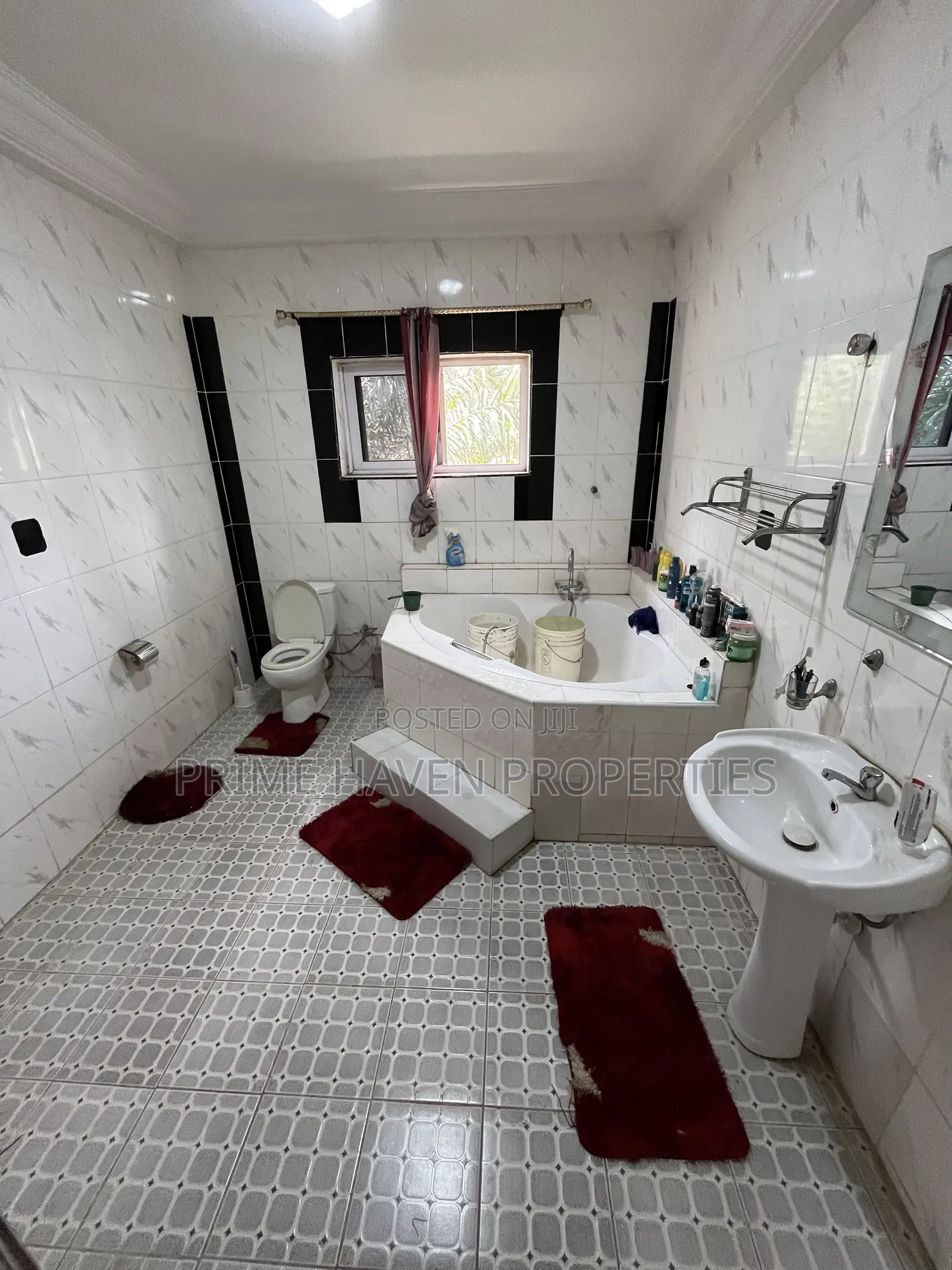 Furnished 10bdrm House in Agbogba for sale