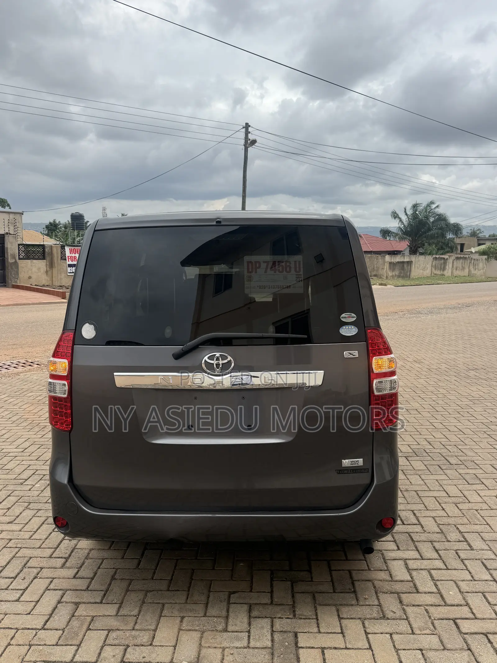 Toyota Noah 2.0 143hp FWD (8 Seater) 2010 Gray