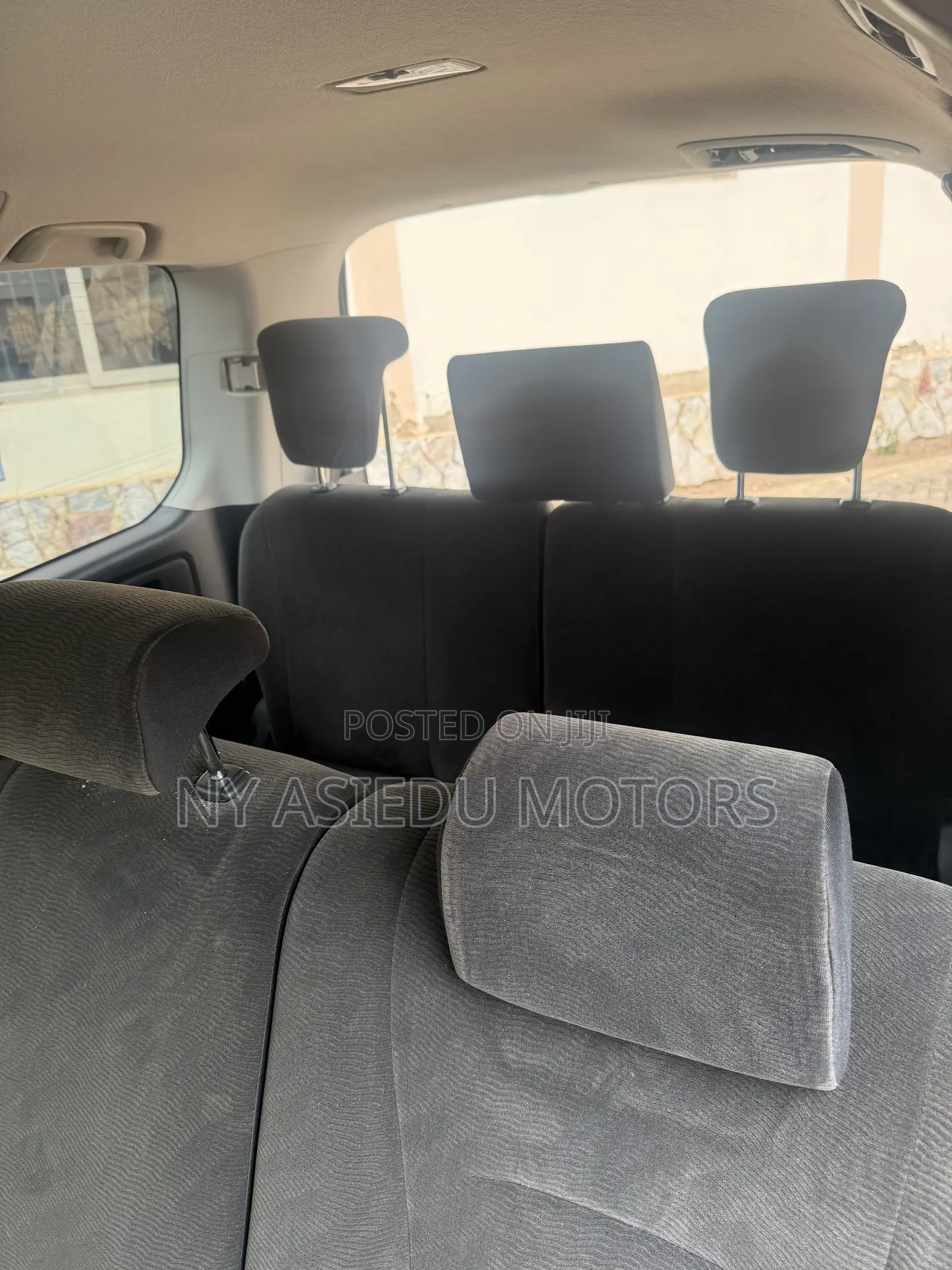 Toyota Noah 2.0 143hp FWD (8 Seater) 2010 Gray